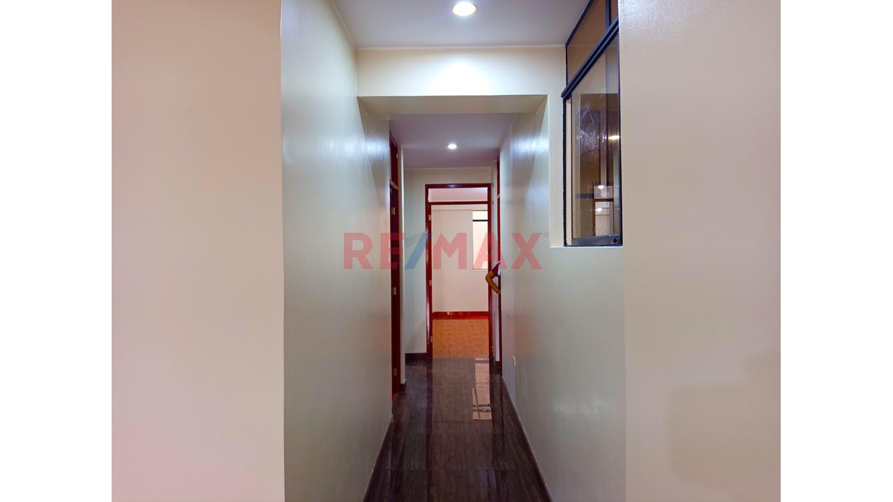 Vendo Departamento  En 2Do Piso Urb. Santa Isolina Iii Etapa Comas — foto 2
