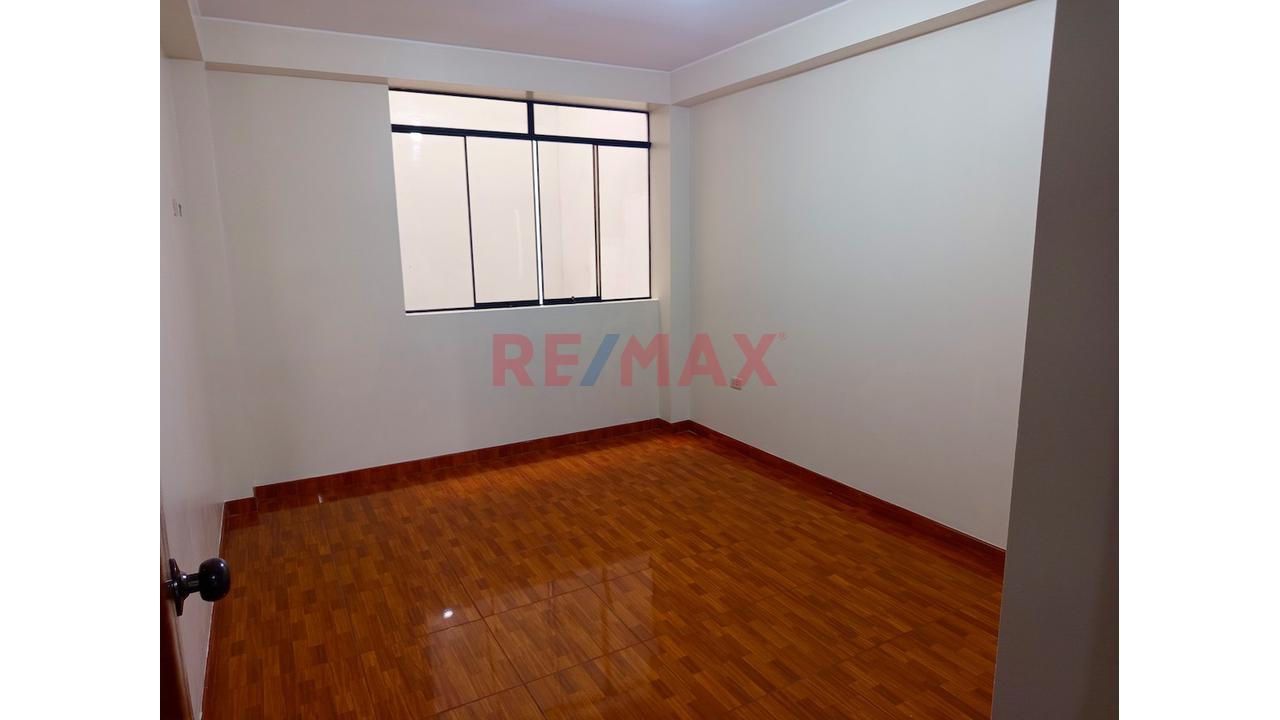 Vendo Departamento  En 2Do Piso Urb. Santa Isolina Iii Etapa Comas — foto 3