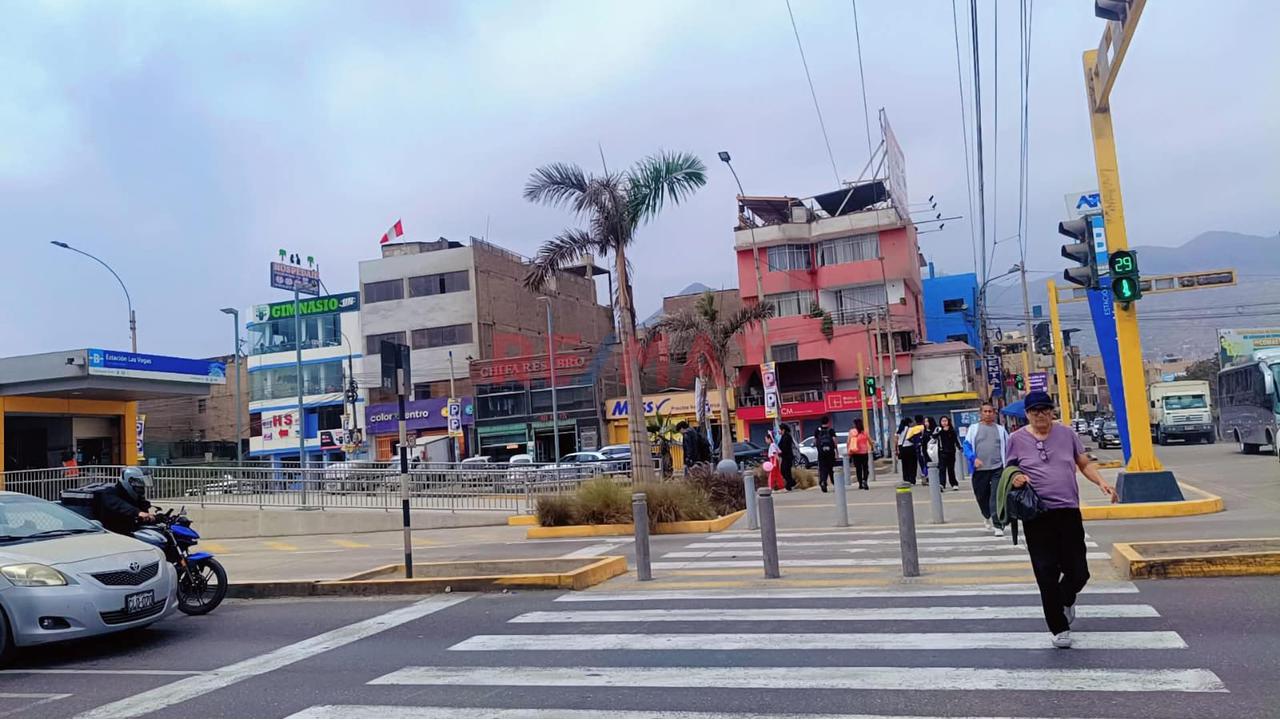 🏠 ¡Invierte En Una Propiedad Con Potencial De Rentabilidad! 📍 En Plena Av. Universitaria – Av. México Comas - 8