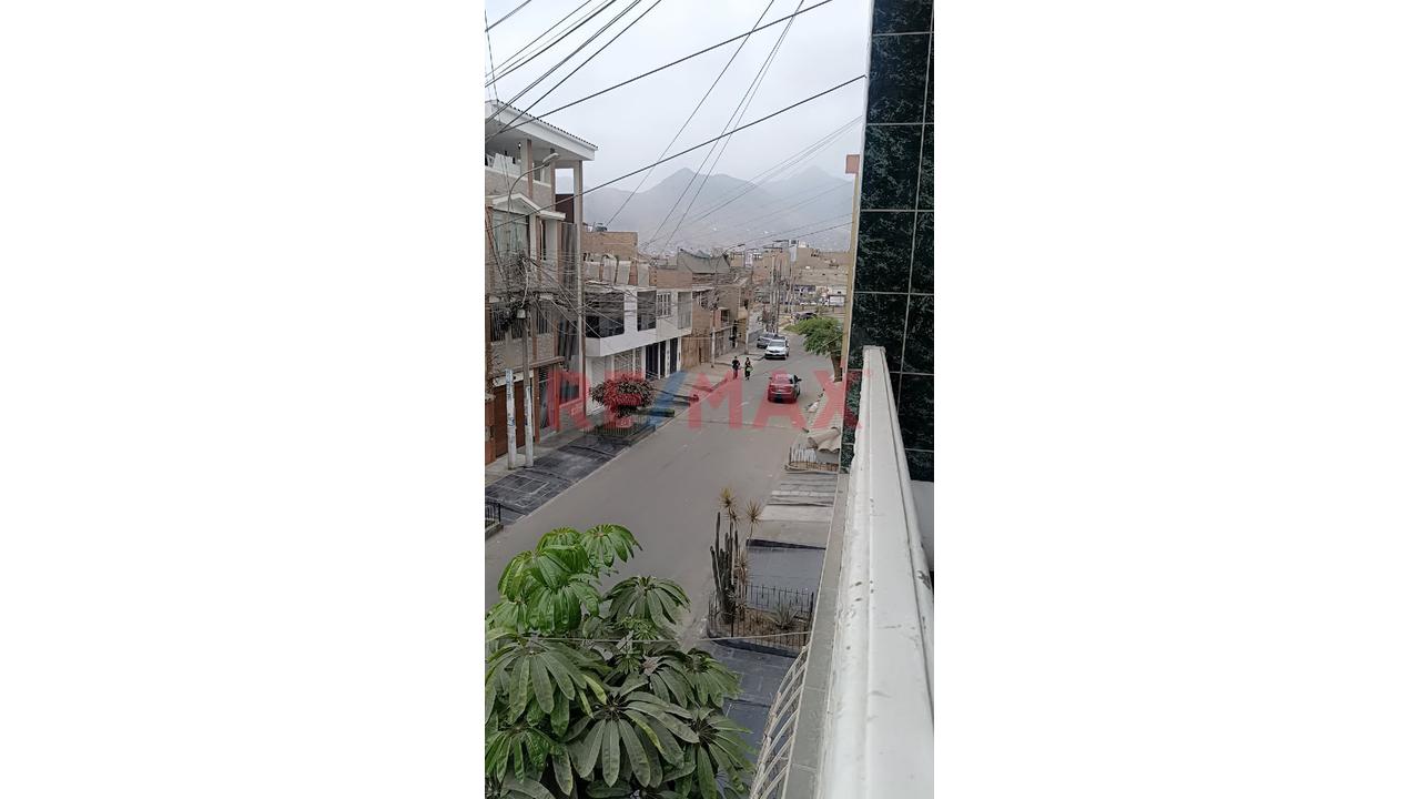 🏠 ¡Invierte En Una Propiedad Con Potencial De Rentabilidad! 📍 En Plena Av. Universitaria – Av. México Comas - 16