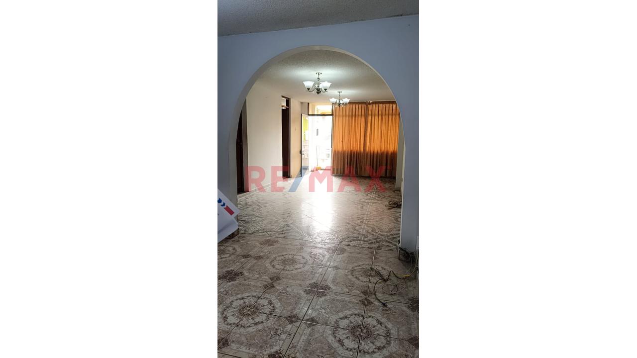 🏠 ¡Invierte En Una Propiedad Con Potencial De Rentabilidad! 📍 En Plena Av. Universitaria – Av. México Comas - 11
