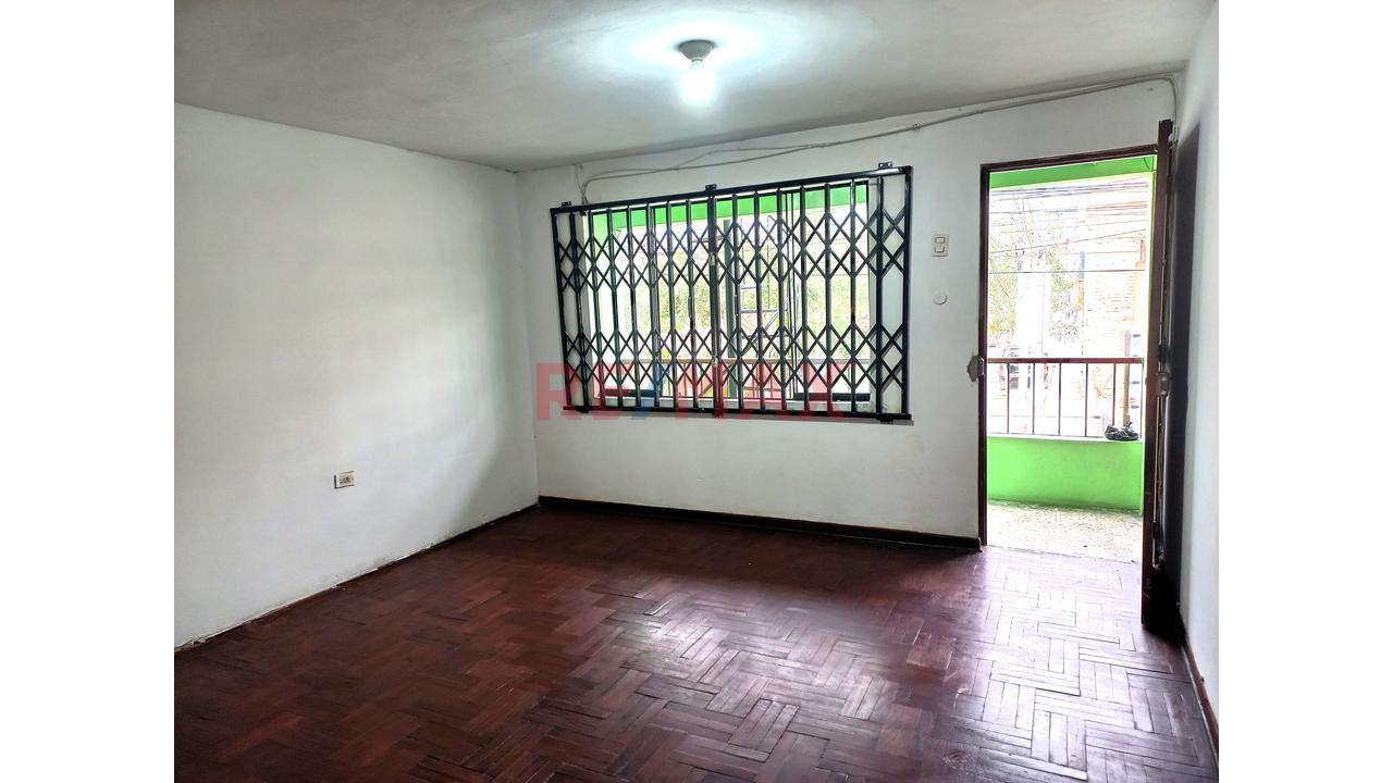 Venta De Casa De 3 Pisos  San Juan De Miraflores - 14