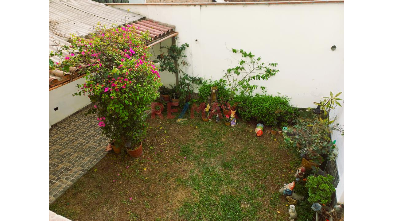 Venta De Casa De 3 Pisos  San Juan De Miraflores - 15