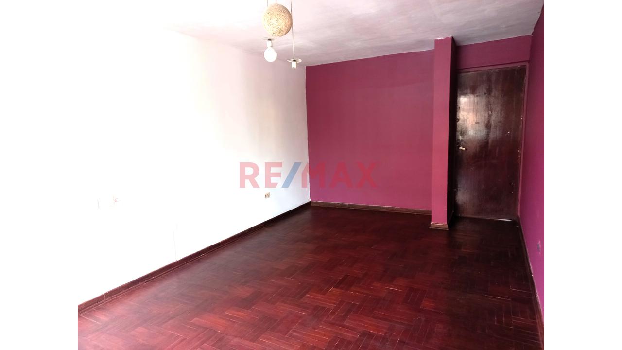 Venta De Casa De 3 Pisos  San Juan De Miraflores - 12