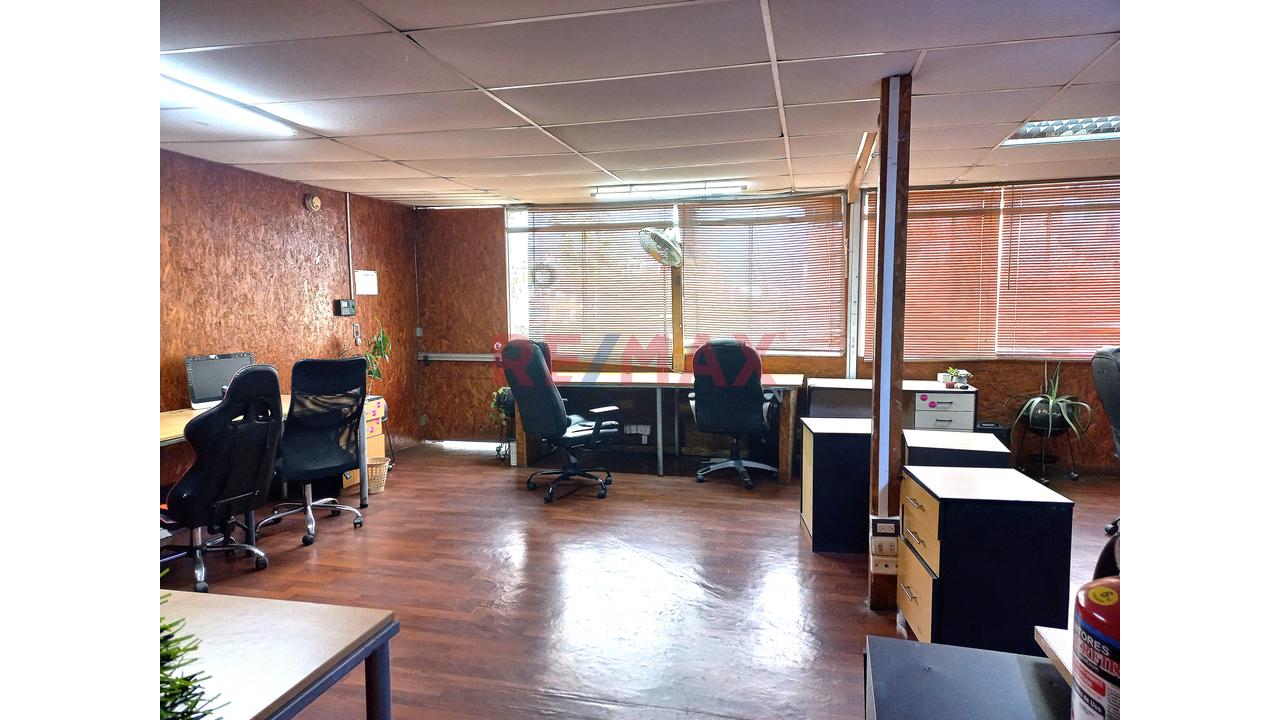 Venta De Casa De 3 Pisos  San Juan De Miraflores - 20