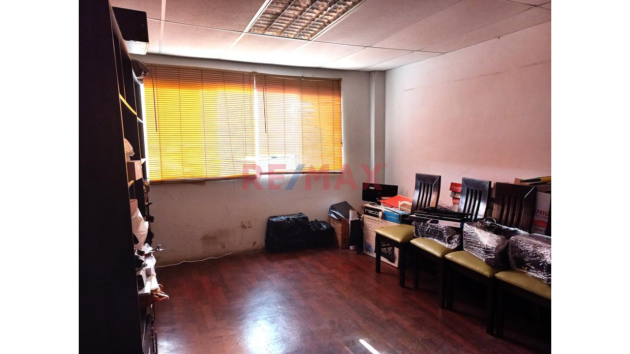 Venta De Casa De 3 Pisos  San Juan De Miraflores - 19
