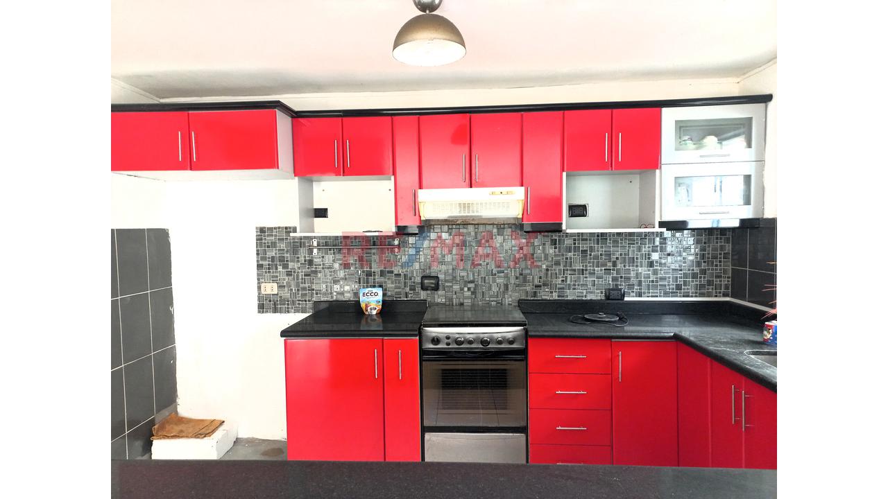 Venta De Casa De 3 Pisos  San Juan De Miraflores - 8