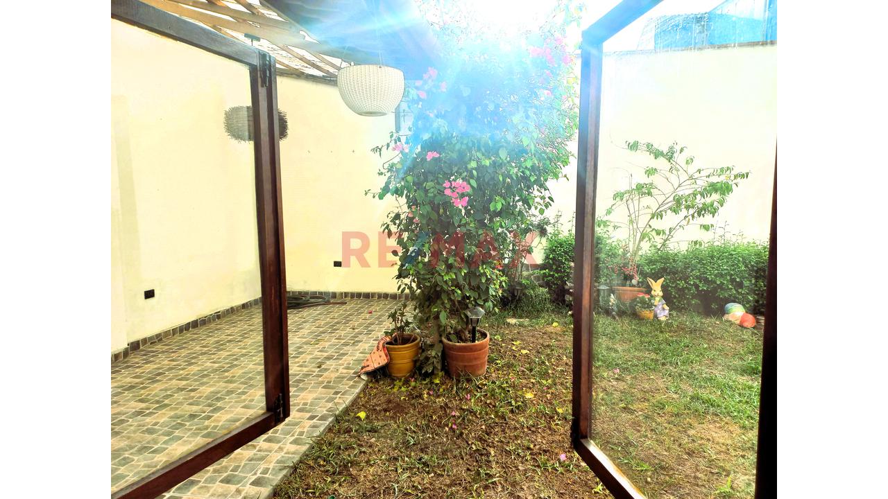 Venta De Casa De 3 Pisos  San Juan De Miraflores - 7