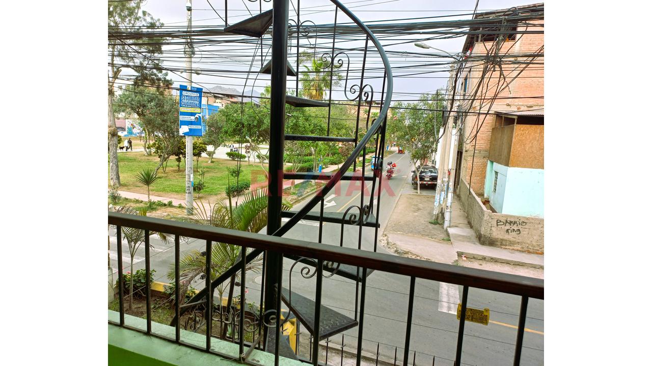 Venta De Casa De 3 Pisos  San Juan De Miraflores - 13