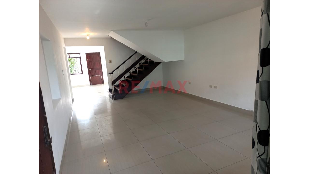 Venta De Casa De 3 Pisos  San Juan De Miraflores - 4