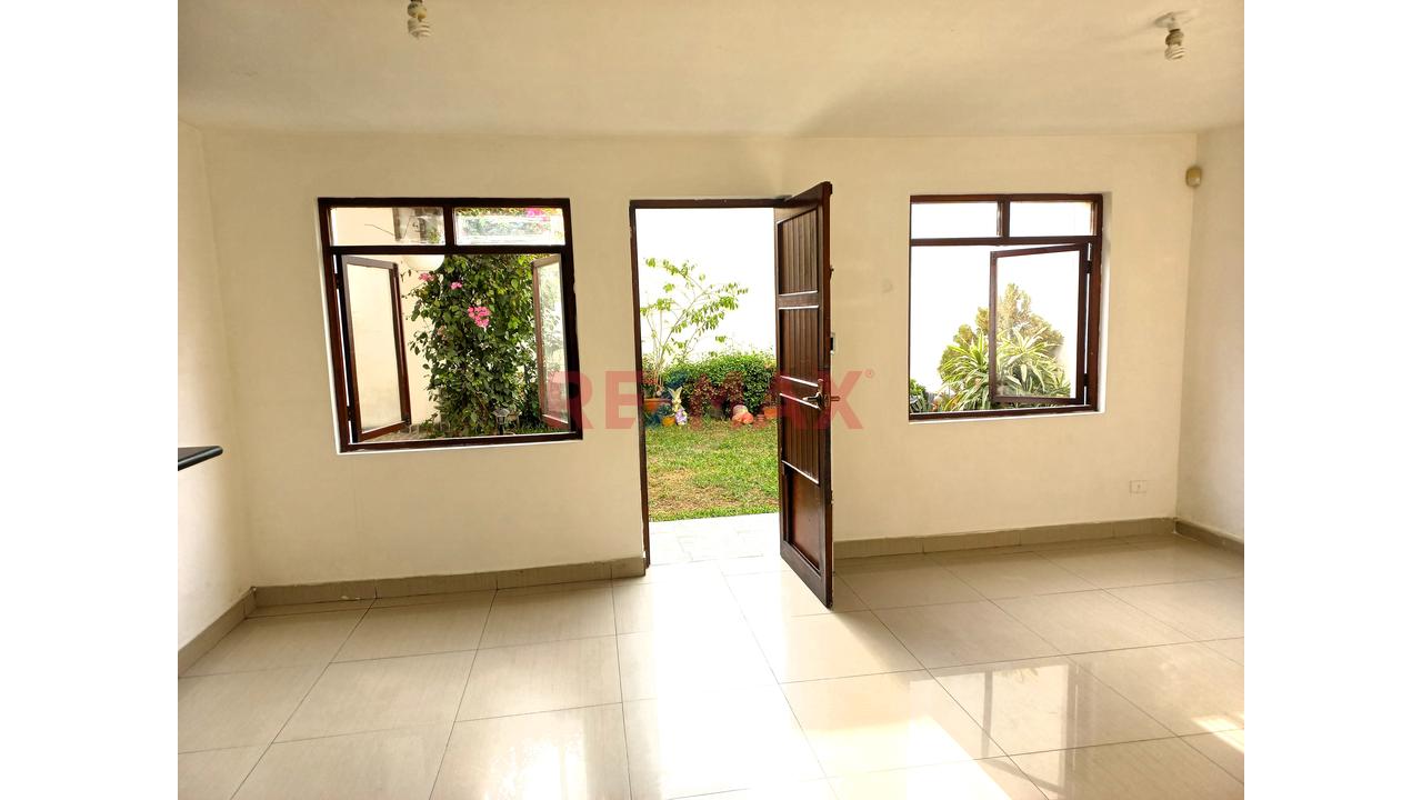 Venta De Casa De 3 Pisos  San Juan De Miraflores - 10