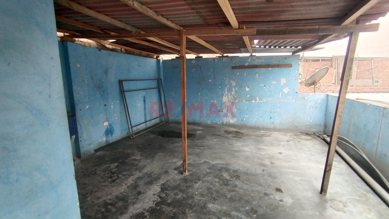 Casa De 3 Pisos + Azotea – 240 M² Construidos En 90 M² De Terreno - 18