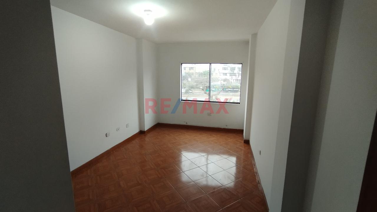 Casa De 3 Pisos + Azotea – 240 M² Construidos En 90 M² De Terreno - 16