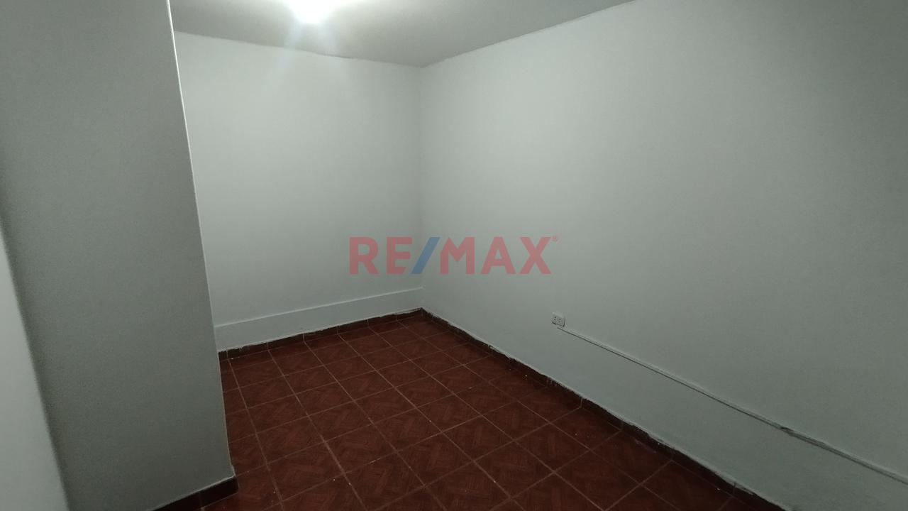 Casa De 3 Pisos + Azotea – 240 M² Construidos En 90 M² De Terreno — foto 6