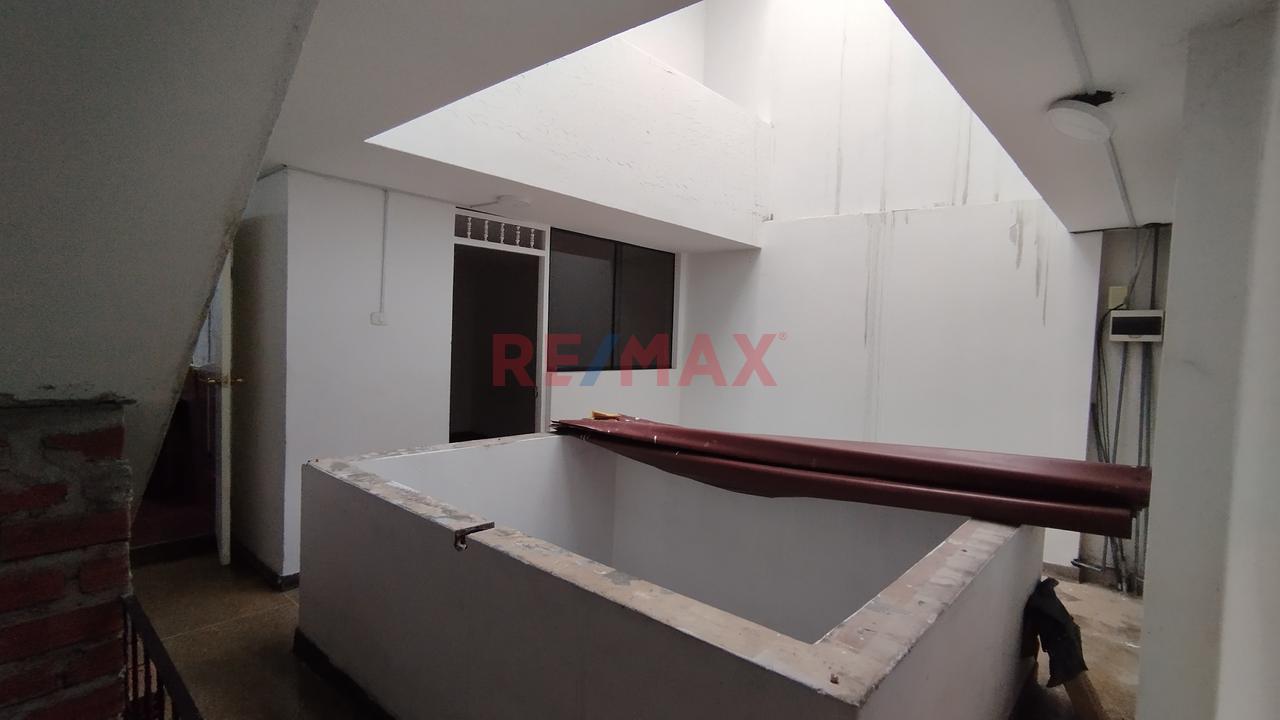 Casa De 3 Pisos + Azotea – 240 M² Construidos En 90 M² De Terreno — foto 11