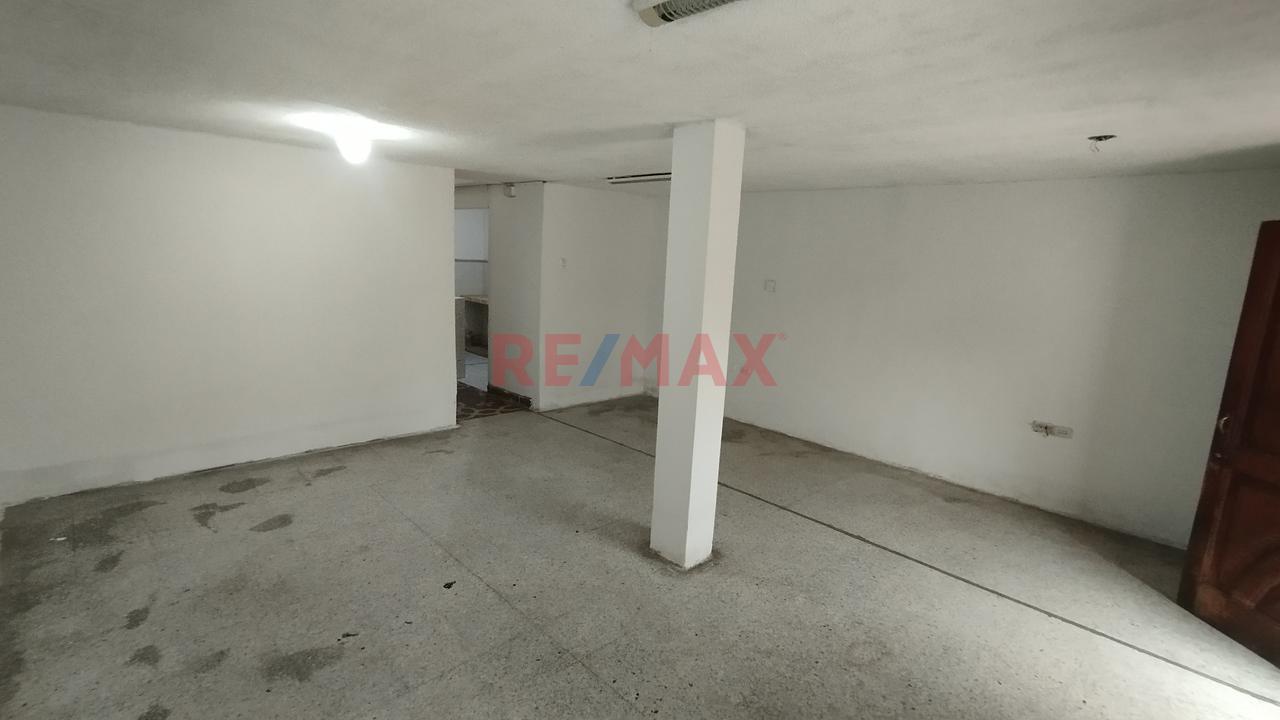 Casa De 3 Pisos + Azotea – 240 M² Construidos En 90 M² De Terreno — foto 4