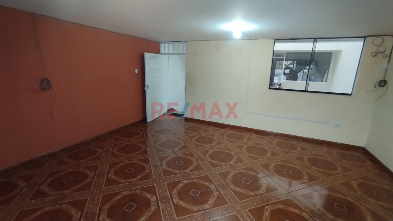 Casa De 3 Pisos + Azotea – 240 M² Construidos En 90 M² De Terreno — foto 10