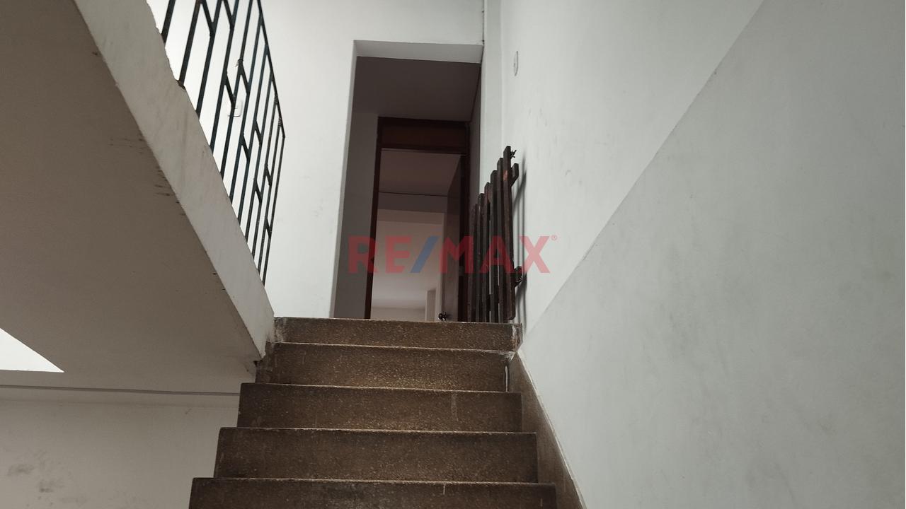 Casa De 3 Pisos + Azotea – 240 M² Construidos En 90 M² De Terreno — foto 14