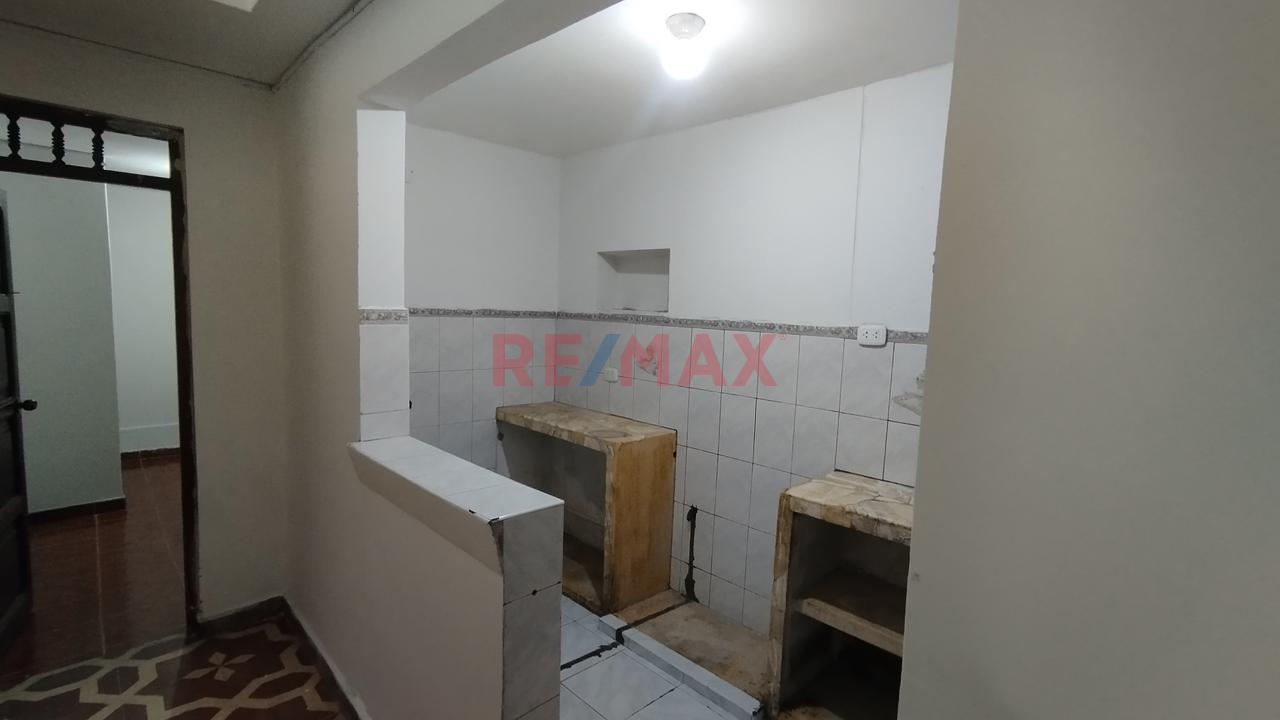 Casa De 3 Pisos + Azotea – 240 M² Construidos En 90 M² De Terreno — foto 5