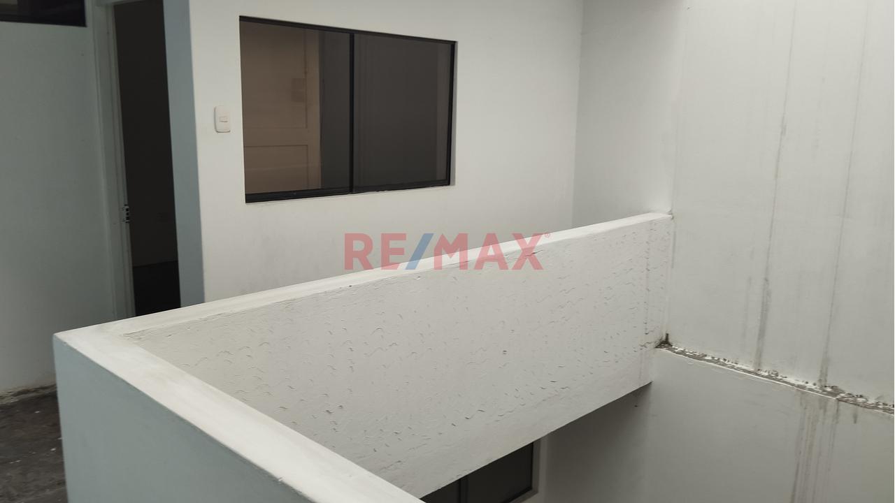 Casa De 3 Pisos + Azotea – 240 M² Construidos En 90 M² De Terreno — foto 15