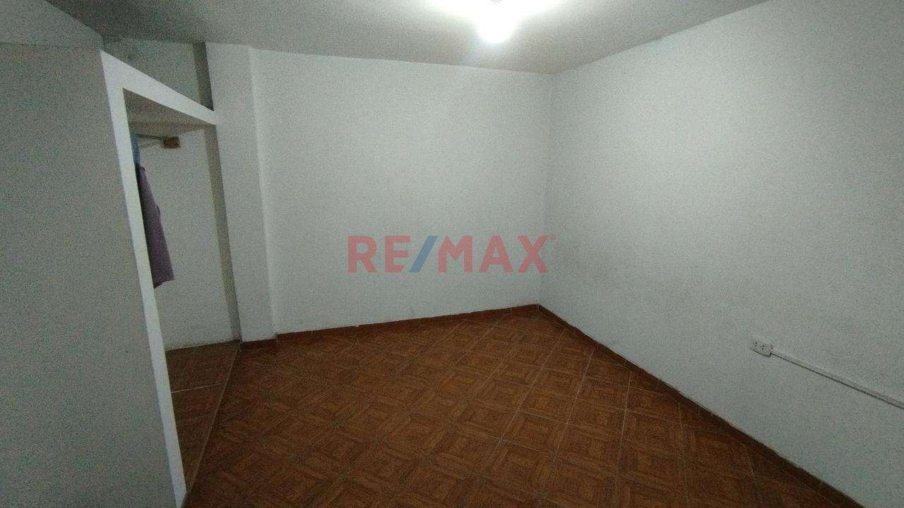 Casa De 3 Pisos + Azotea – 240 M² Construidos En 90 M² De Terreno — foto 12
