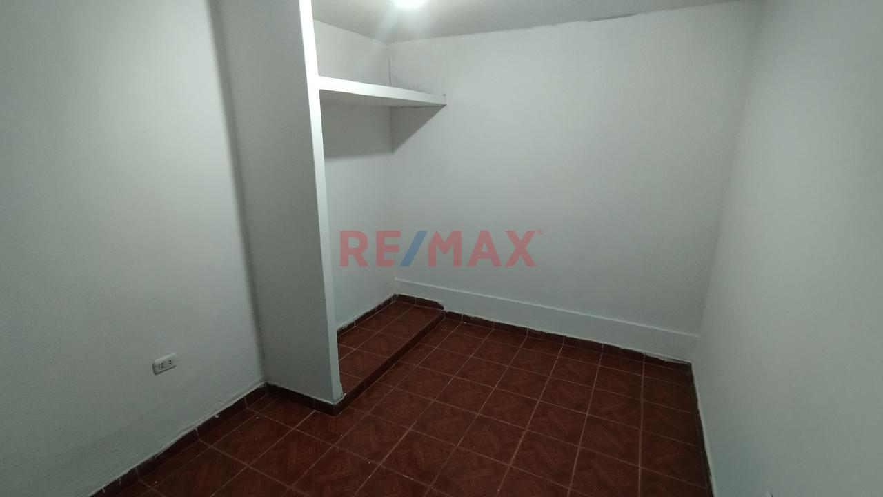 Casa De 3 Pisos + Azotea – 240 M² Construidos En 90 M² De Terreno — foto 7