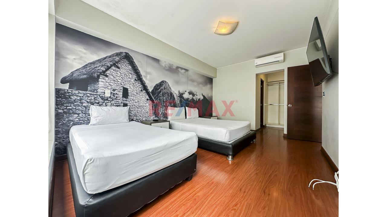 Departamento En Venta En Miraflores | 2 Dormitorios, 82.5 M² + Cochera - 10