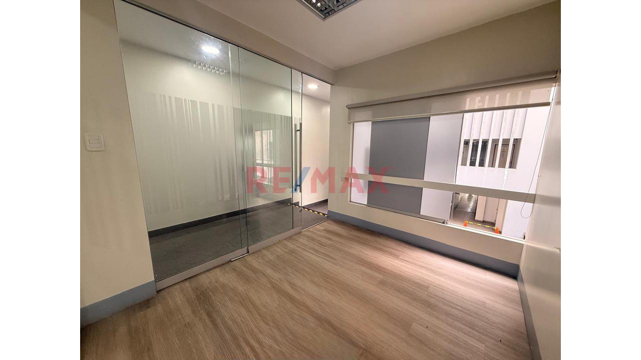 🏢 Oficina En Alquiler En San Isidro | 190 M² + 2 Cocheras Lineales (4 Vehículos ) — foto 7