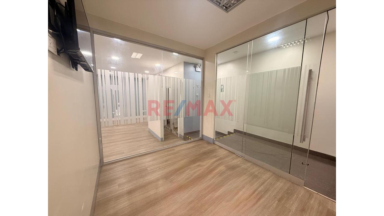 🏢 Oficina En Alquiler En San Isidro | 190 M² + 2 Cocheras Lineales (4 Vehículos ) — foto 6
