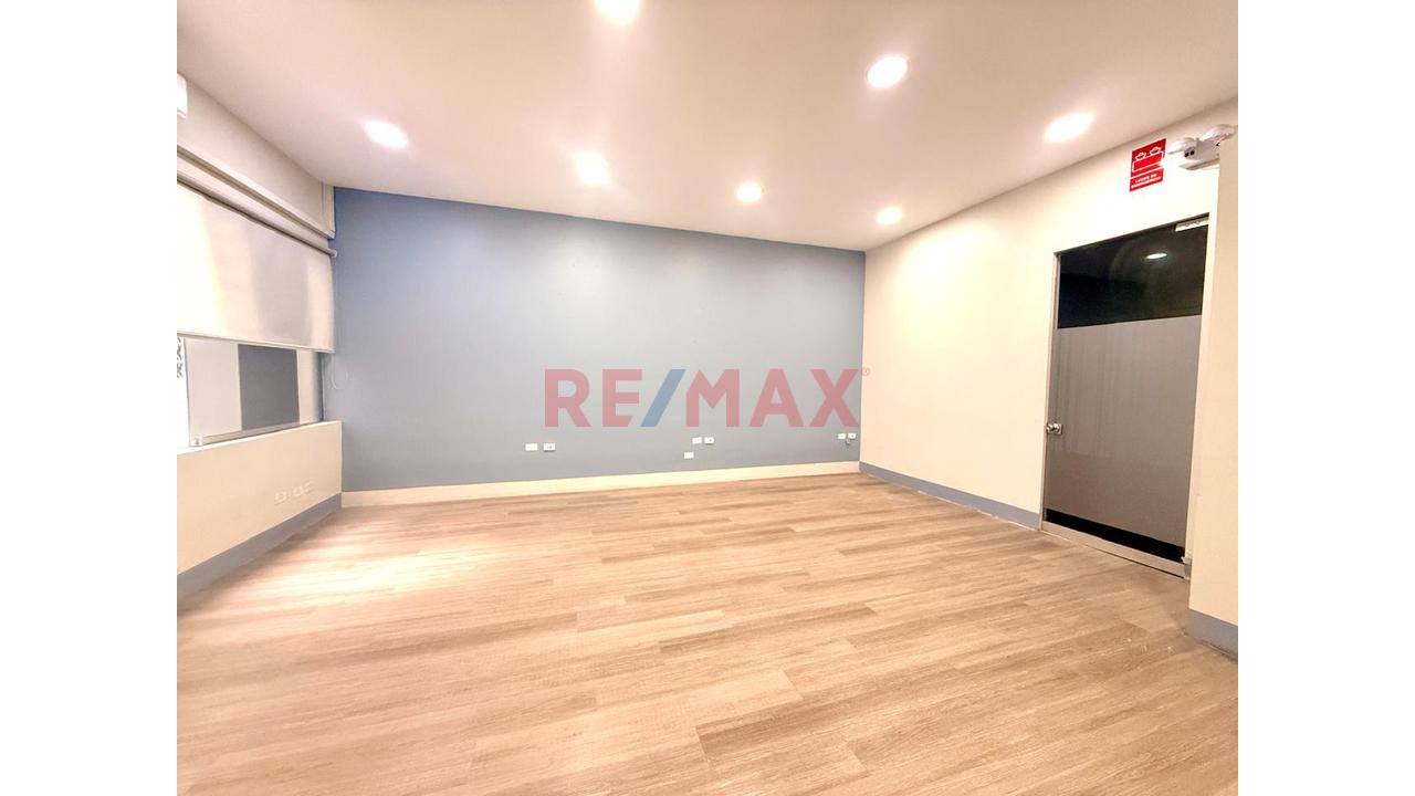 🏢 Oficina En Alquiler En San Isidro | 190 M² + 2 Cocheras Lineales (4 Vehículos ) — foto 3