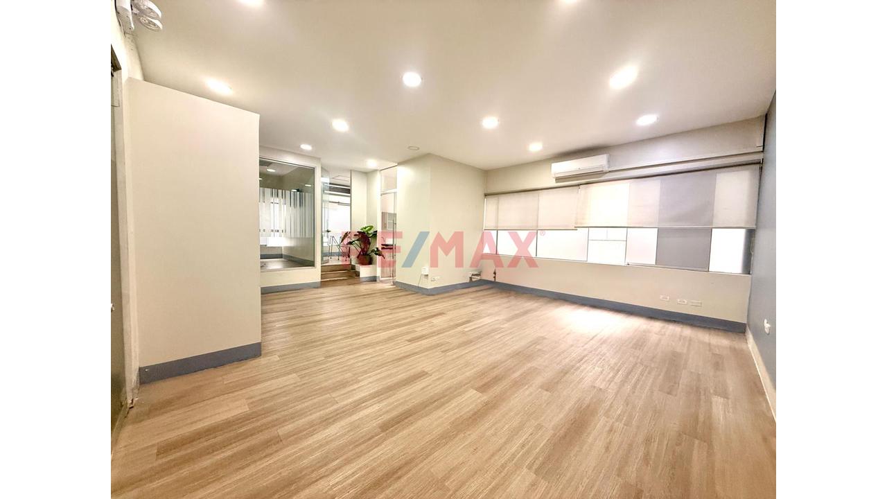 🏢 Oficina En Alquiler En San Isidro | 190 M² + 2 Cocheras Lineales (4 Vehículos ) — foto 2