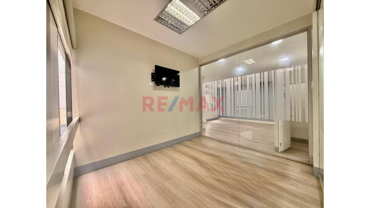 🏢 Oficina En Alquiler En San Isidro | 190 M² + 2 Cocheras Lineales (4 Vehículos ) — foto 5
