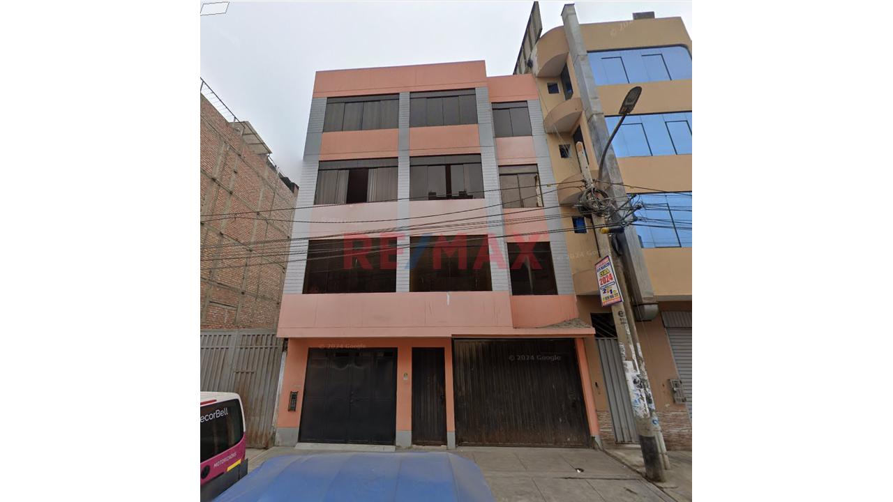 Venta De Casa De 4 Pisos Con Terraza Y Cochera En Ate - 2