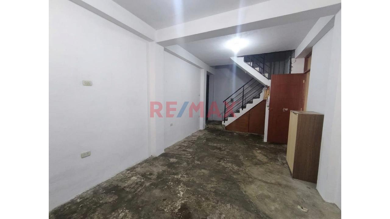¡Casa En Esquina En Venta En Sjl! 3 Niveles, Cochera/Negocio Y Gas Natural | Santa Rosa Del Sauce - 3