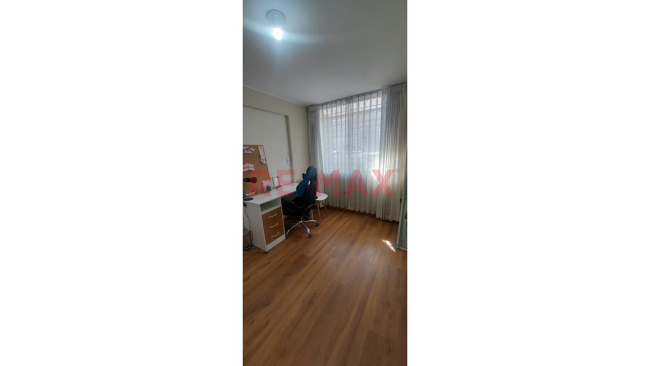 Alquiler De Moderno Departamento En Cerro Colorado - 9