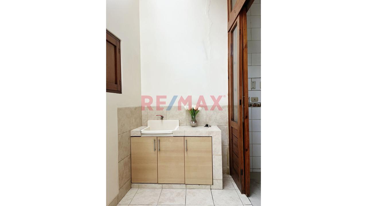 Ocasion Venta De Lindo Triplex Ubicado En Urb Los Cocos Del Chipe O S - 11