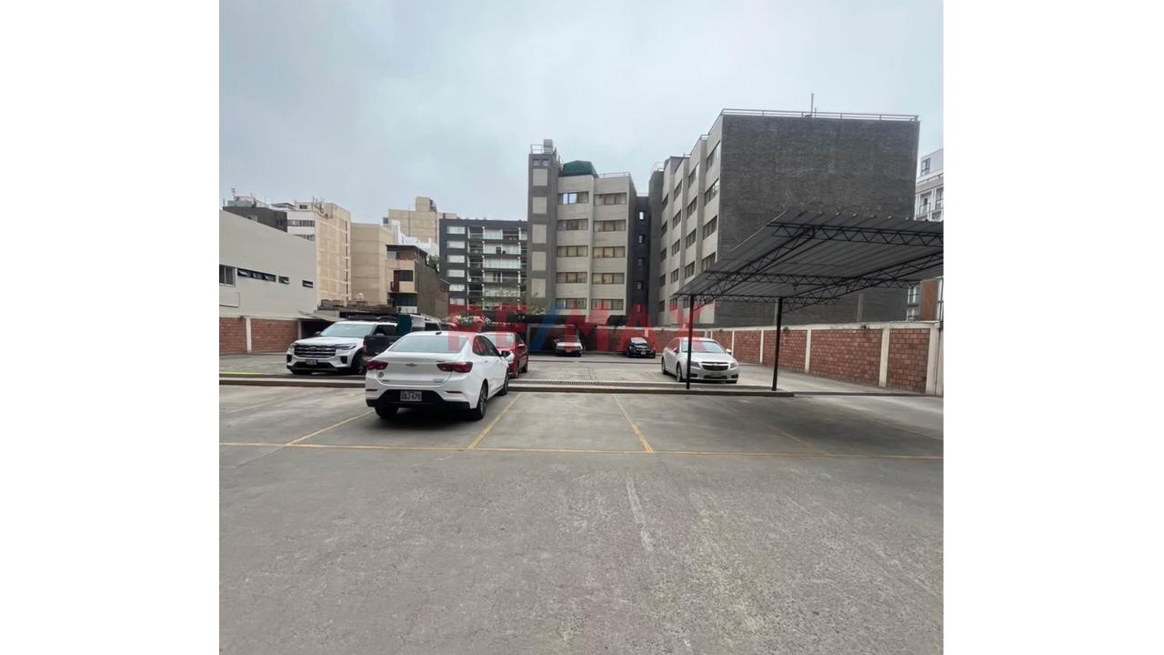 Vendo Cochera En Edificio Zafiro - 2