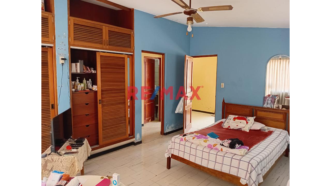Venta De Casa Como Terreno En La Encantada De Villa Chorrillos - 1910 M2 - 12