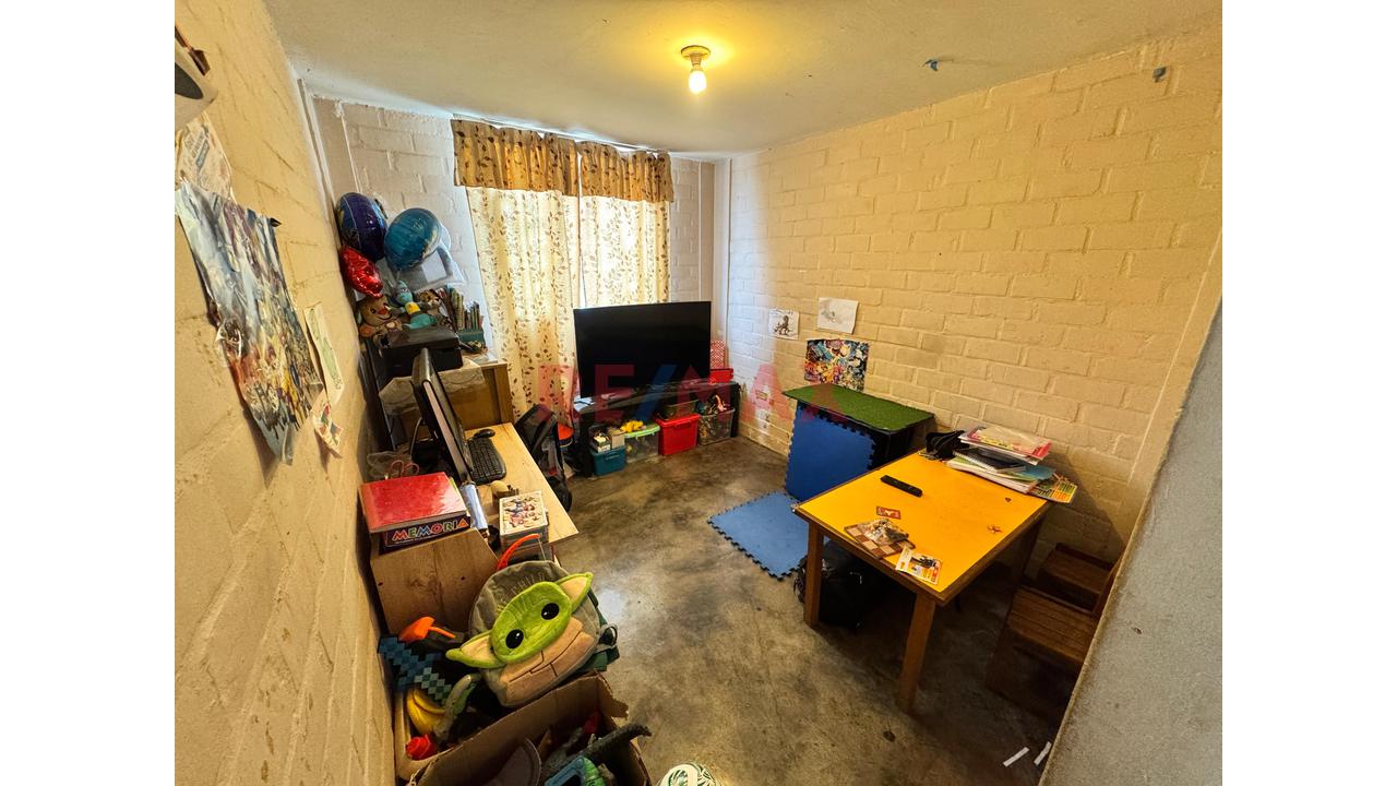 Vendemos Casa Frente A Parque Con Cochera - Ideal Para Adaptarla A Tu Estilo - - 12