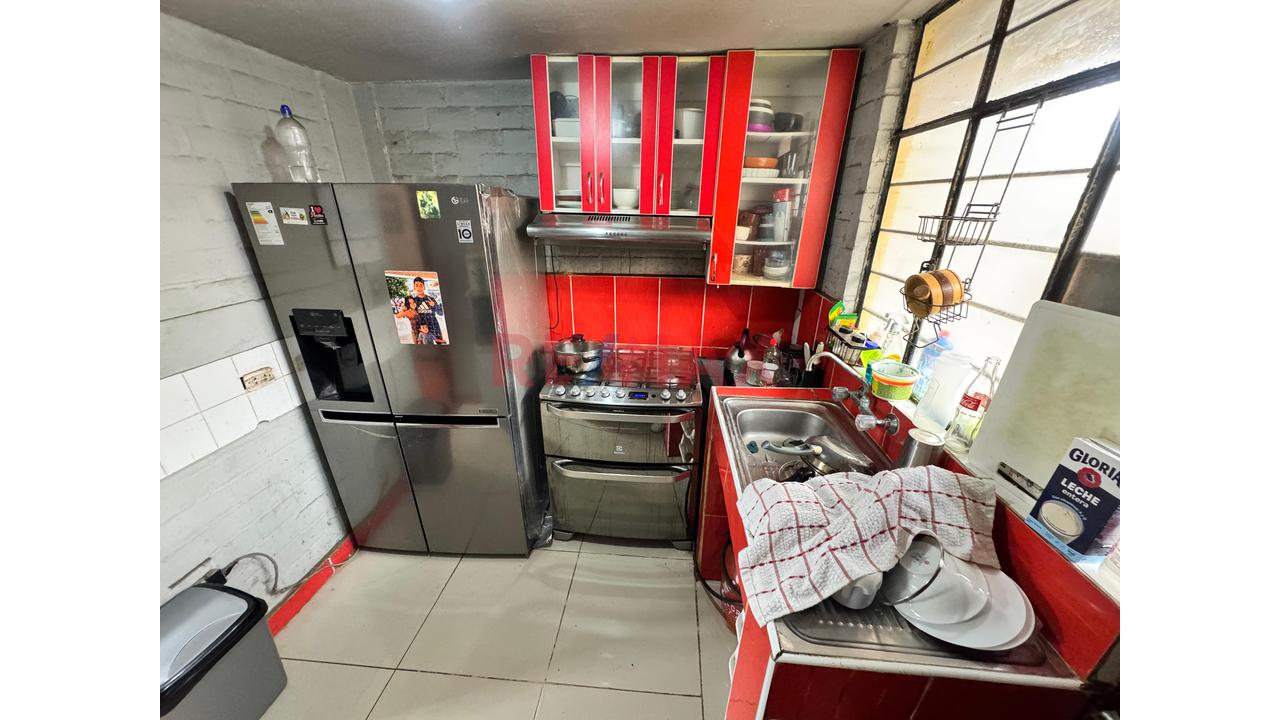 Vendemos Casa Frente A Parque Con Cochera - Ideal Para Adaptarla A Tu Estilo - - 7