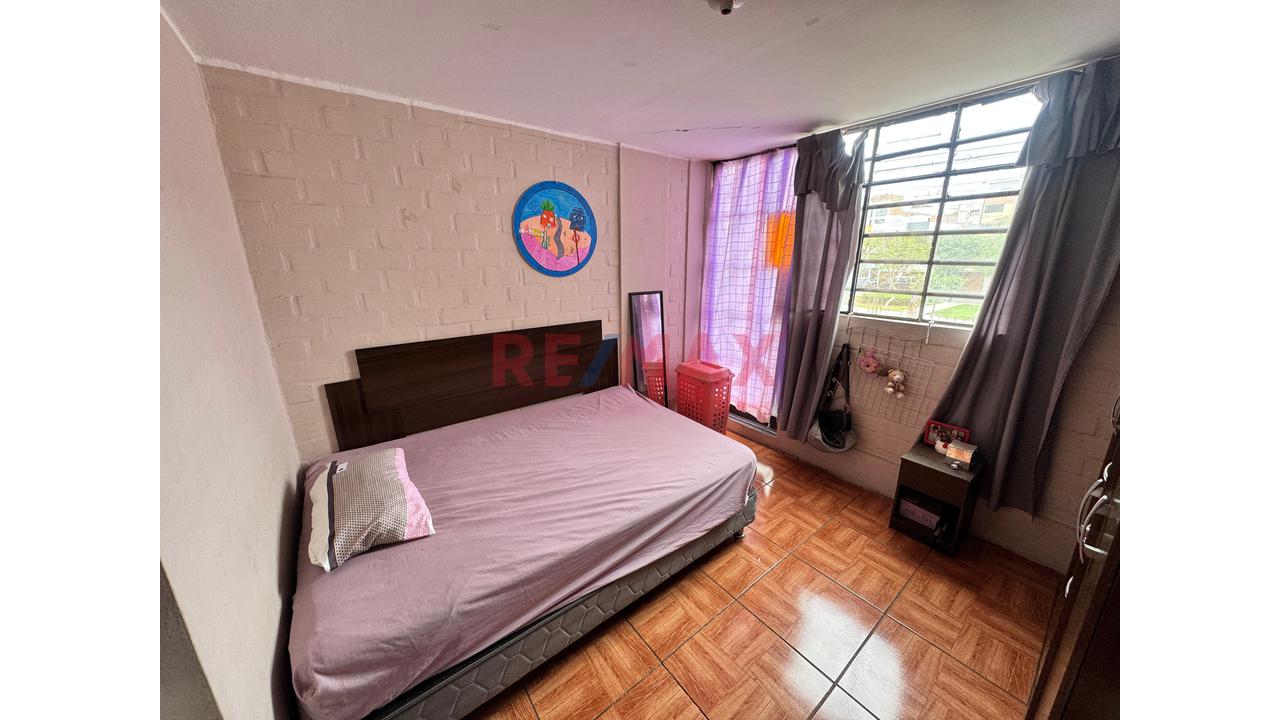 Vendemos Casa Frente A Parque Con Cochera - Ideal Para Adaptarla A Tu Estilo - - 10