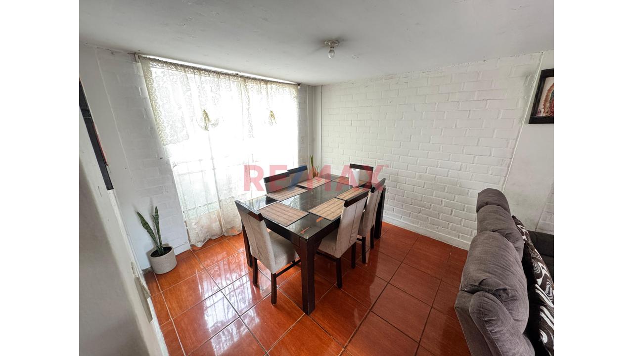 Vendemos Casa Frente A Parque Con Cochera - Ideal Para Adaptarla A Tu Estilo - - 6