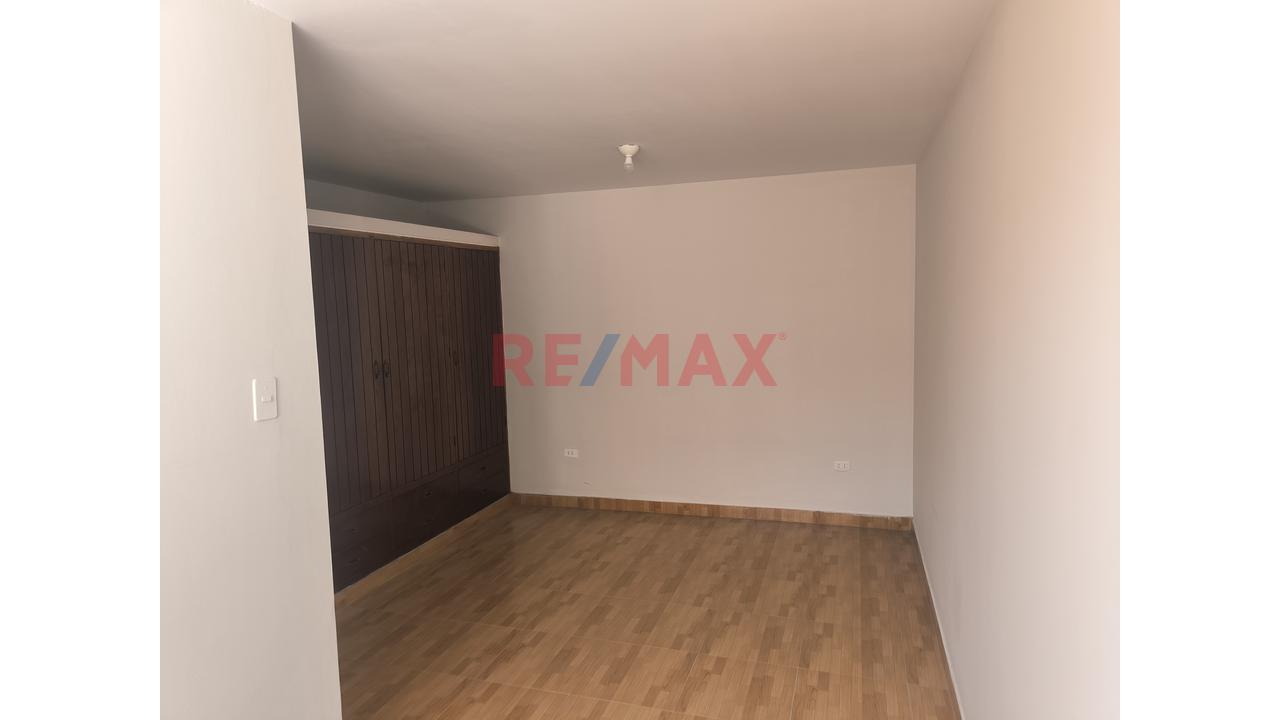 En Alquiler: Amplia Y Exclusiva Casa En Urb. Santa Inés - 2