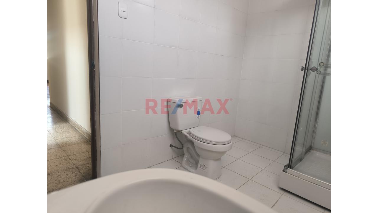 En Alquiler: Amplia Y Exclusiva Casa En Urb. Santa Inés - 12