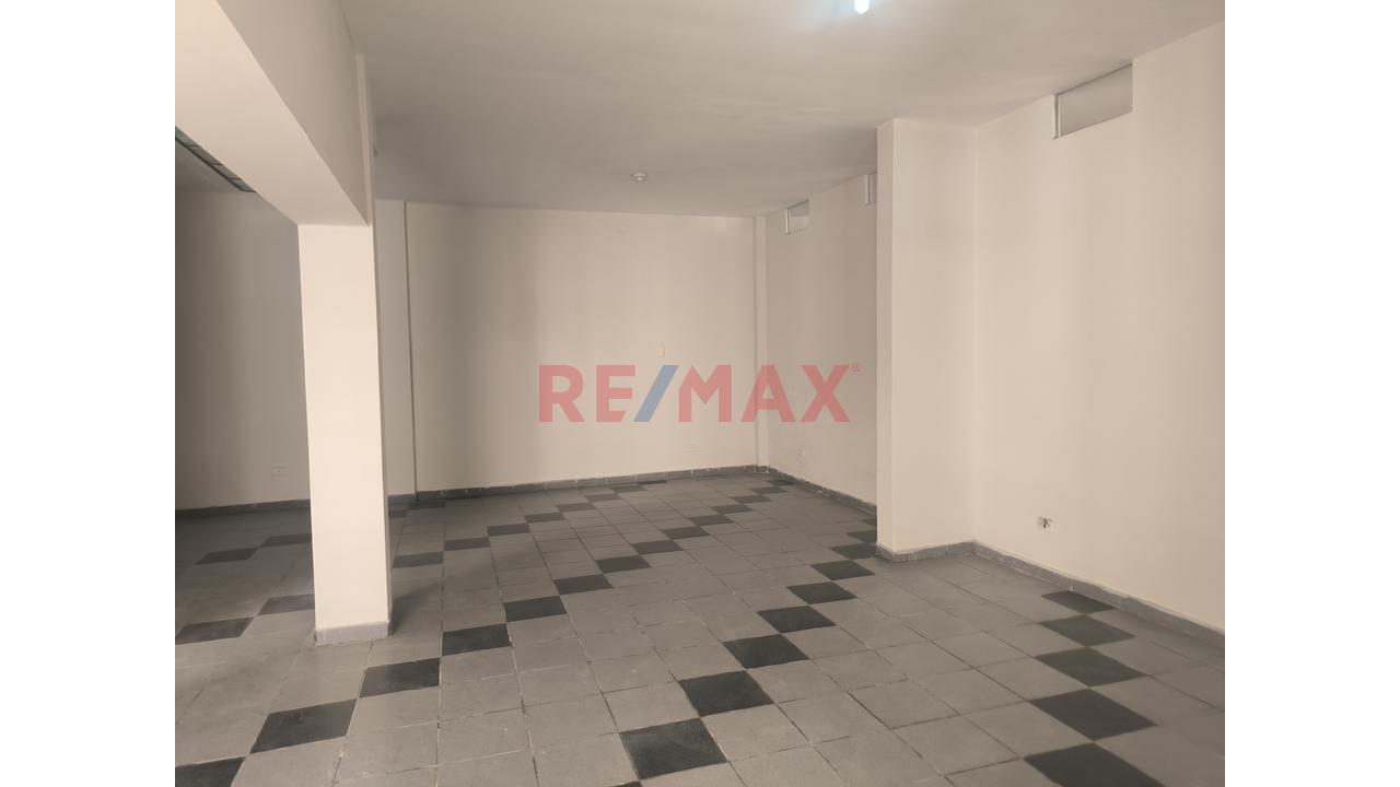 En Alquiler: Amplia Y Exclusiva Casa En Urb. Santa Inés - 4