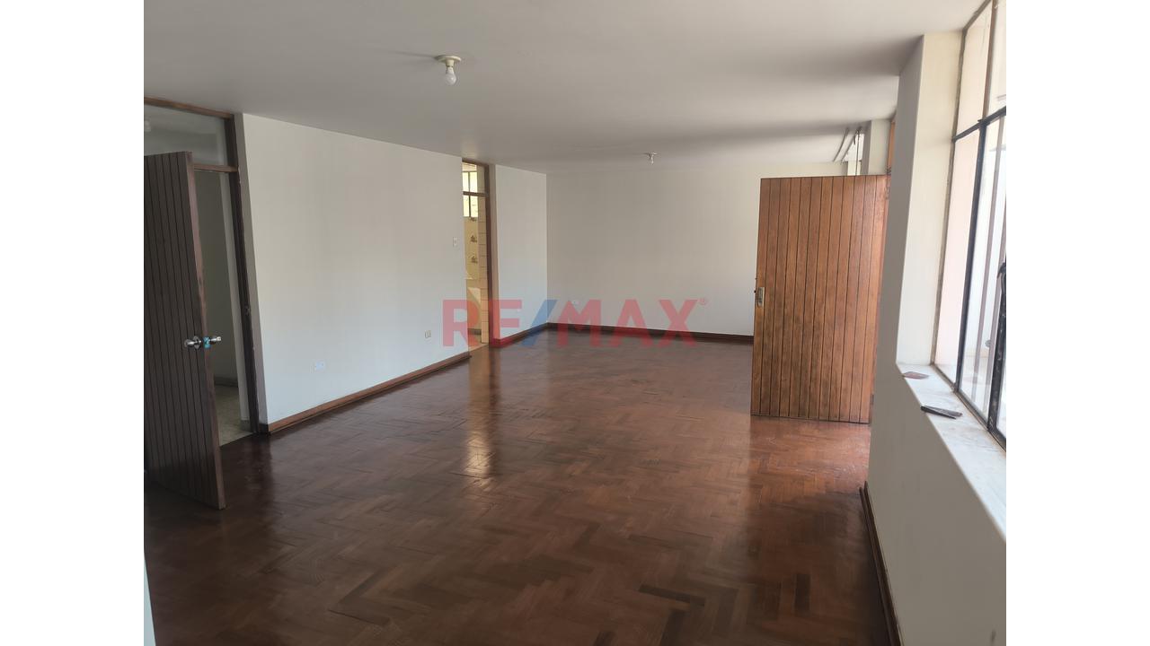 En Alquiler: Amplia Y Exclusiva Casa En Urb. Santa Inés - 6