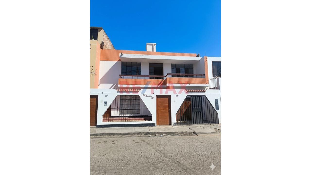 En Alquiler: Amplia Y Exclusiva Casa En Urb. Santa Inés - 3