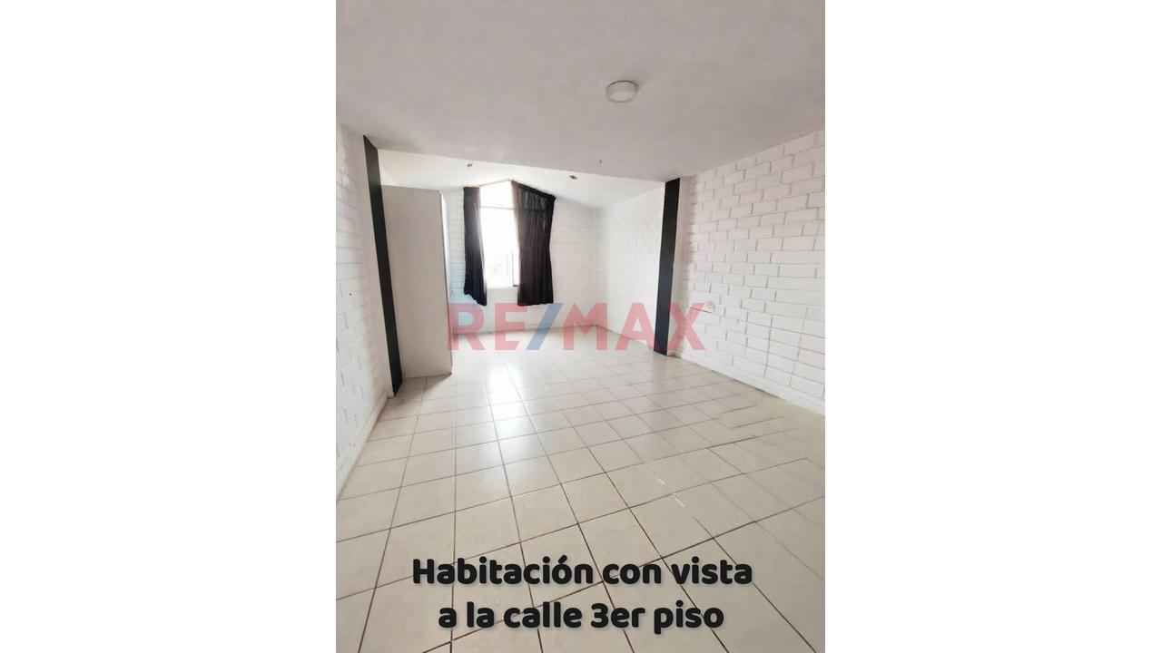 Venta De Casa Multifamiliar De 4 Pisos, Múltiples Habitaciones Y Baños Sobre Terreno De 173 M² C/Estacionamiento - 299.28 M2 De Construccion - 12