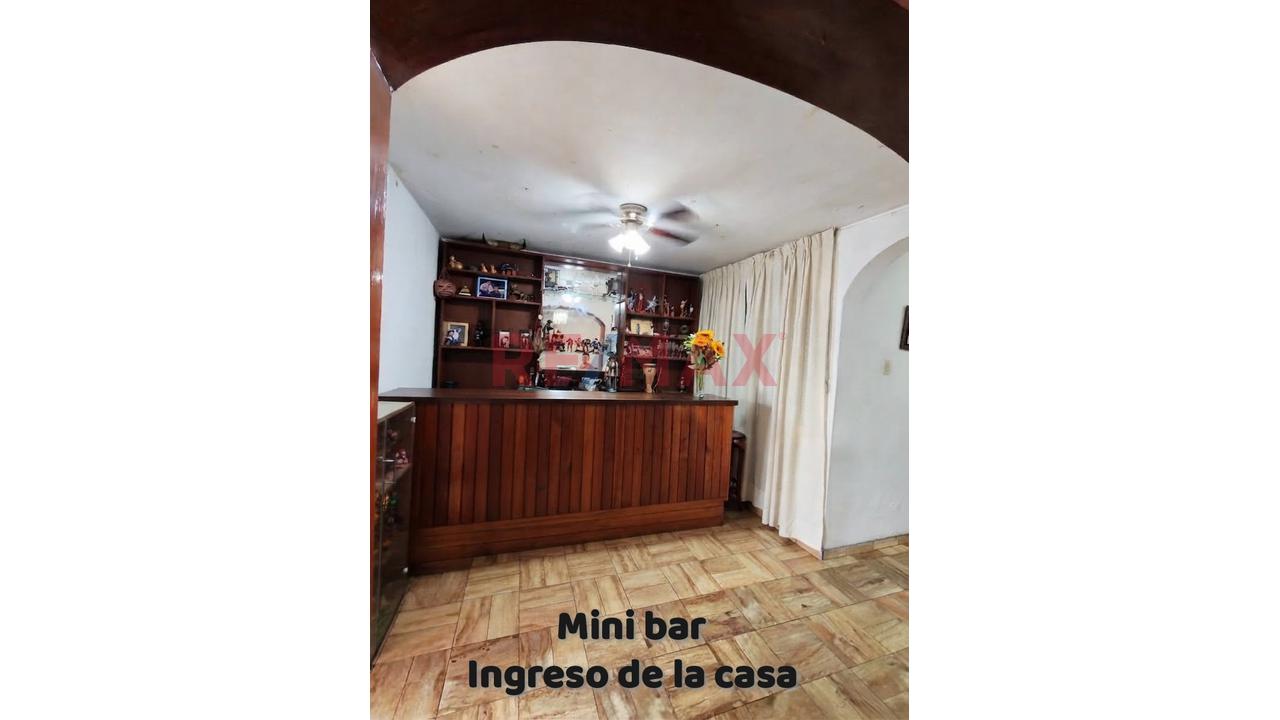 Venta De Casa Multifamiliar De 4 Pisos, Múltiples Habitaciones Y Baños Sobre Terreno De 173 M² C/Estacionamiento - 299.28 M2 De Construccion - 6