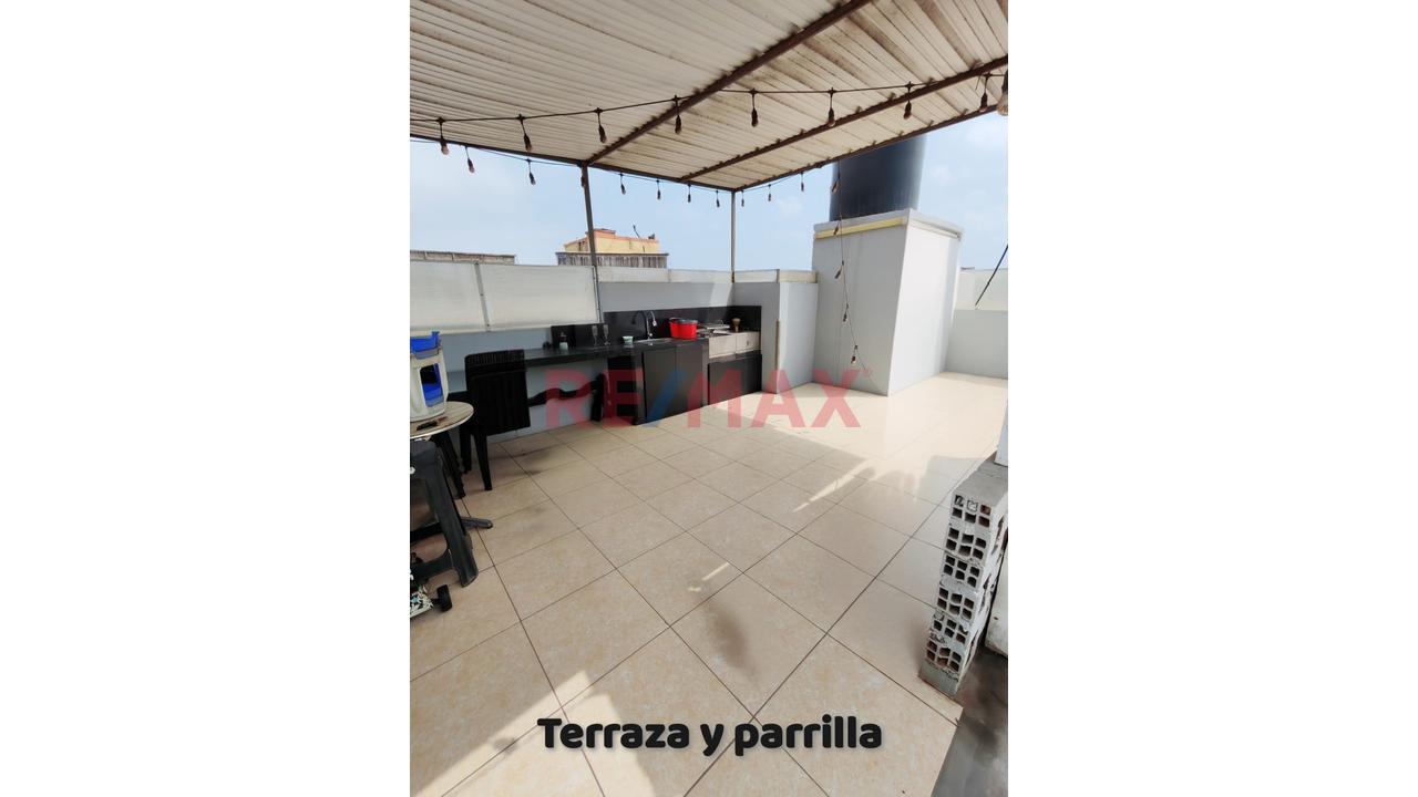 Venta De Casa Multifamiliar De 4 Pisos, Múltiples Habitaciones Y Baños Sobre Terreno De 173 M² C/Estacionamiento - 299.28 M2 De Construccion - 16
